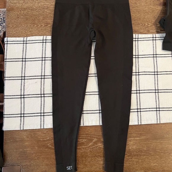 SET top and bottom - Picture 2 of 3